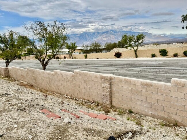 Building Photo - 13697 Mountain Top Dr