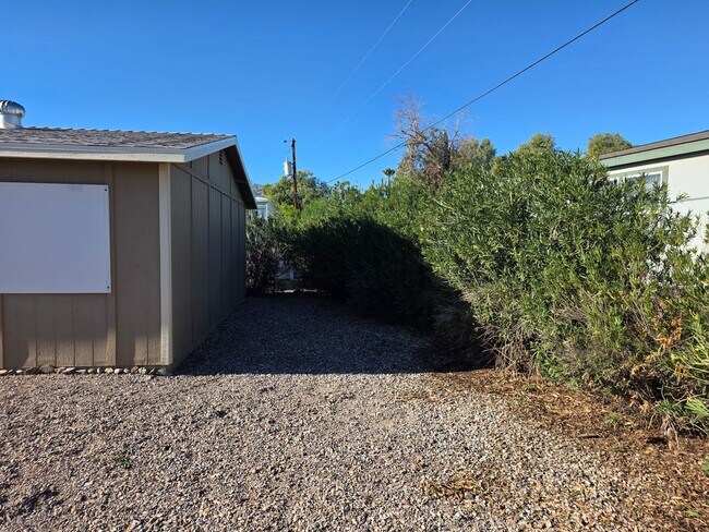 Building Photo - STUNNING PROPERTY-3 bedroom/2 bath Manufacture home in Central Bullhead City