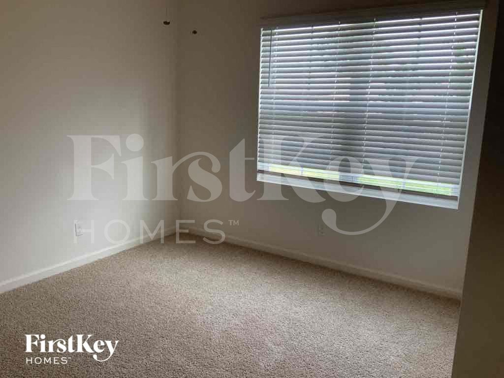 Building Photo - 6938 NW Daffodil Ln