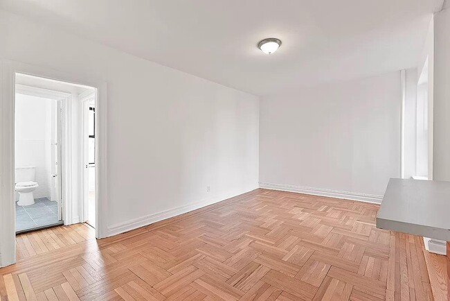 Primary Photo - 825 Walton Ave