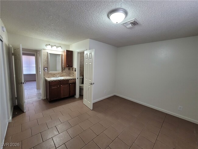 Building Photo - 3908 Montebello Ave