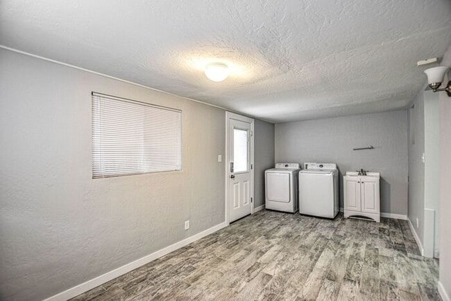 Building Photo - Vintage Ranch Home