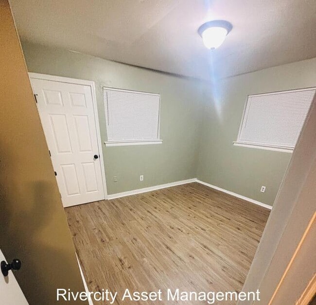 Building Photo - Charming Duplex Near University of Memphis!!!!! HABLAMOS ESPANOL!!!!!!!!