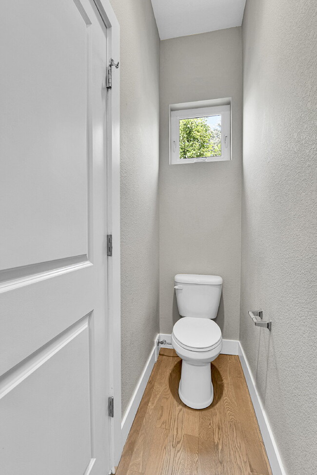 Building Photo - $2,850- 2 Bed/2.5-bathroom Townhome in Denver with Rooftop Deck!