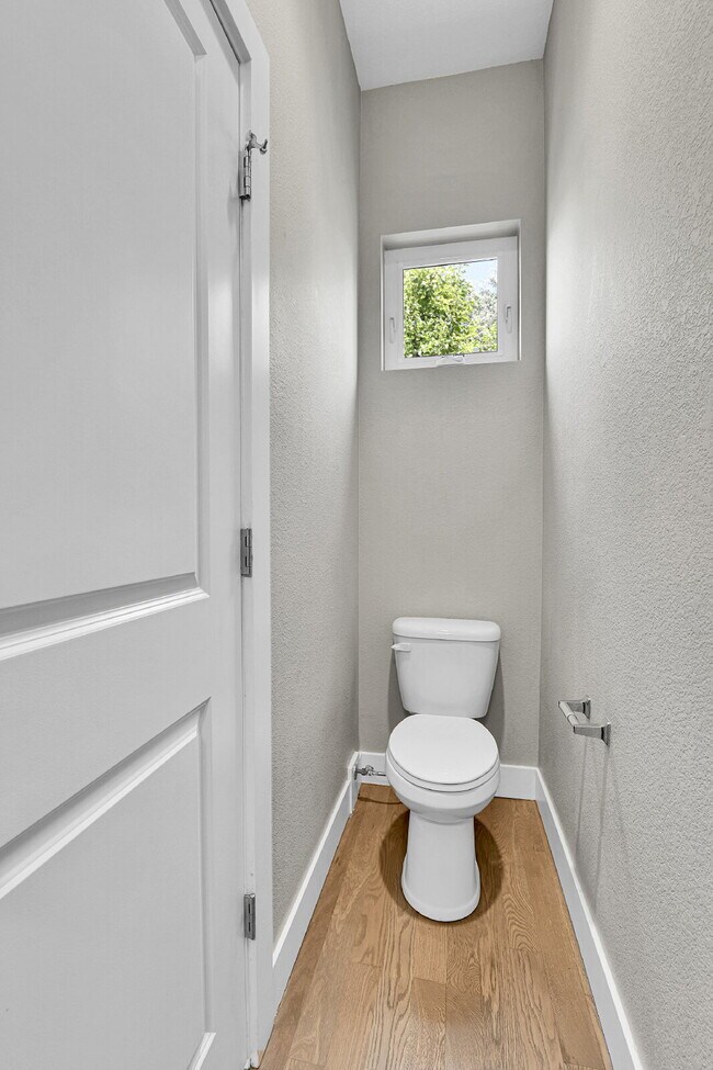 Building Photo - $3,295 - 2 Bed/2.5-bathroom Townhome in De...