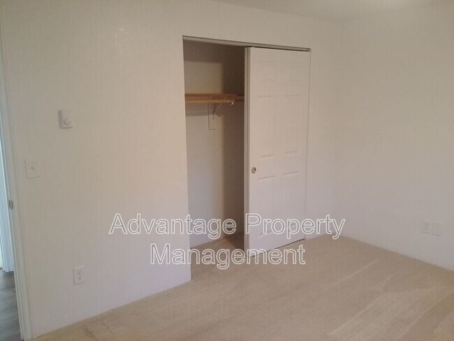 Building Photo - 1708 Del Rio Ave SE