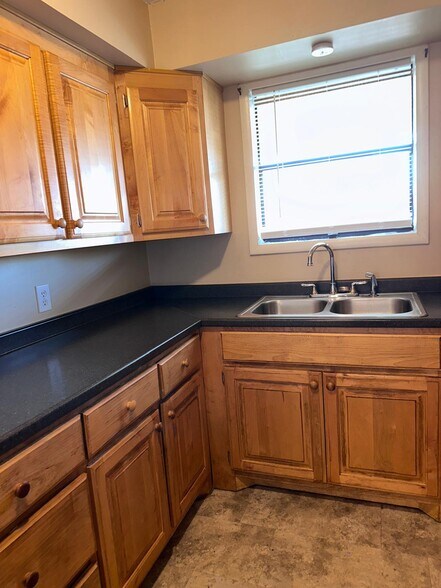 Building Photo - 409 Claymar Dr