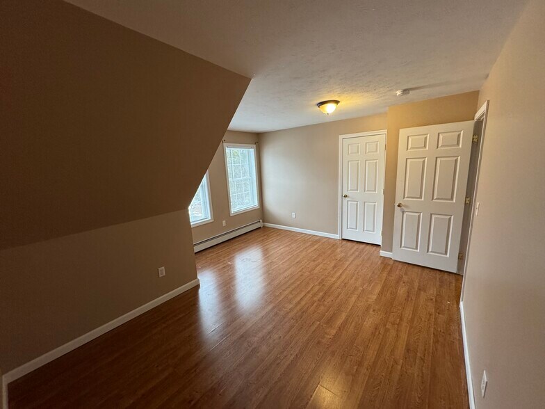 Building Photo - 123 Pearl St