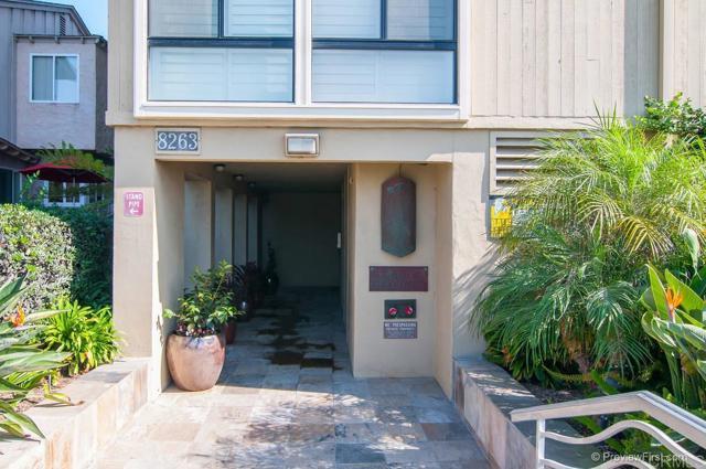 Building Photo - 8263 Camino Del Oro