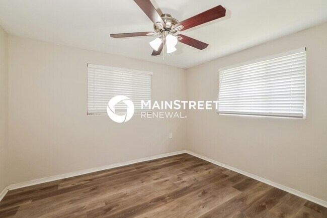 Building Photo - 3 Bedroom Pet-Friendly Home in DELAND, FL with Main Street Renewal