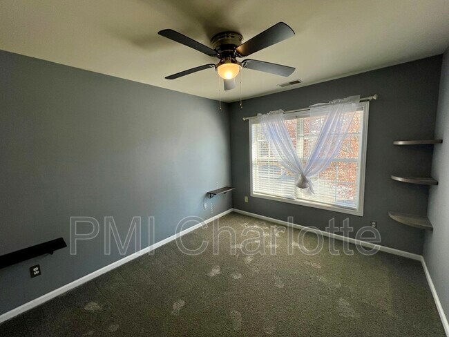 Building Photo - 1316 Emory Ln NW