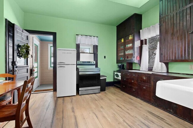 Building Photo - 100 W Main St