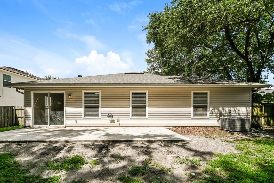 Building Photo - 1071 Collinswood Dr W