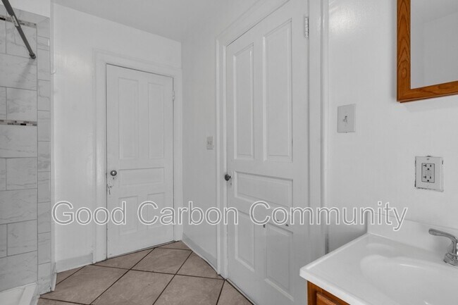 Building Photo - 331 Schenck St