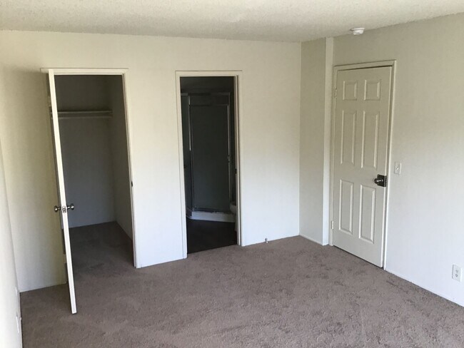 Building Photo - 7032 Fair Oaks Blvd
