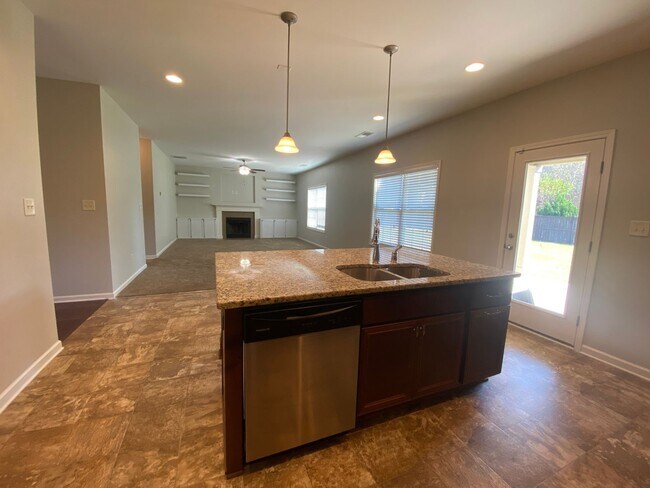 Building Photo - 106 Brown Thrasher Ln