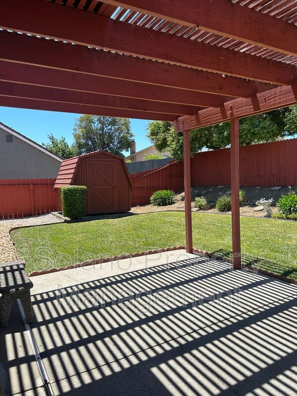Building Photo - 2813 Vista Palomar