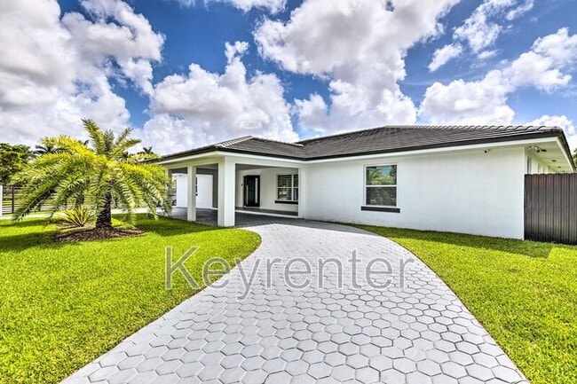 Building Photo - 3001 SW 111th Ct