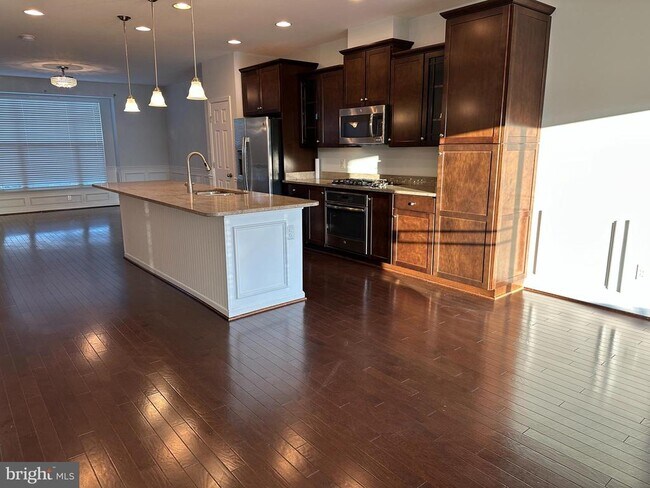 Building Photo - 9075 Alexander Way