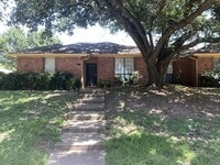 Building Photo - 818 Summit Dr