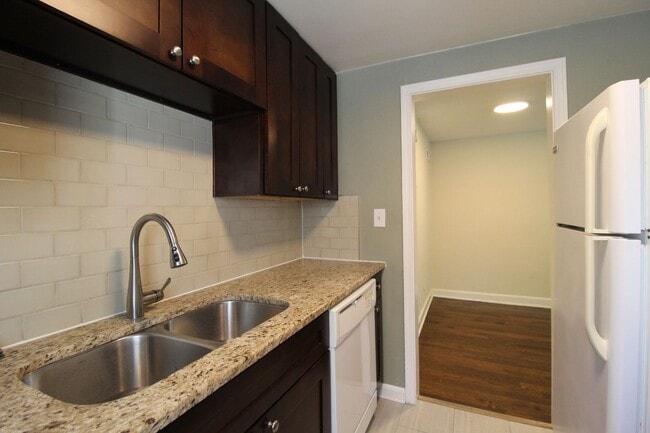 Building Photo - Fully Renovated 1 Bedroom 1 Bath in North Kansas City