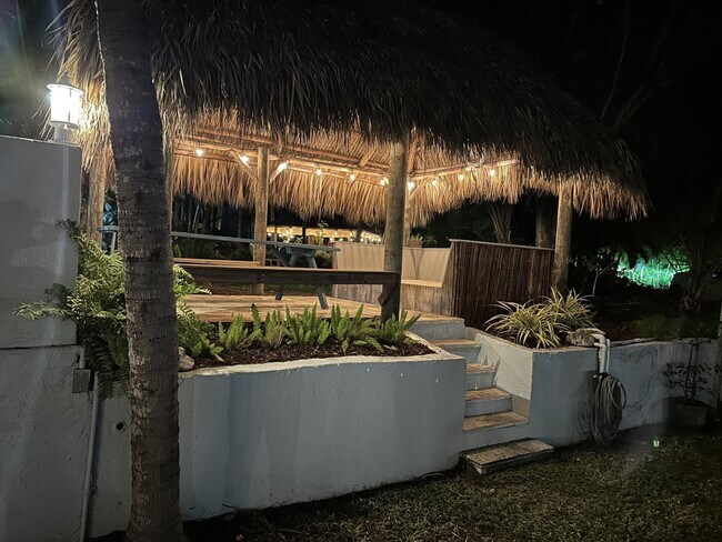 Building Photo - 2780 NE 16th St