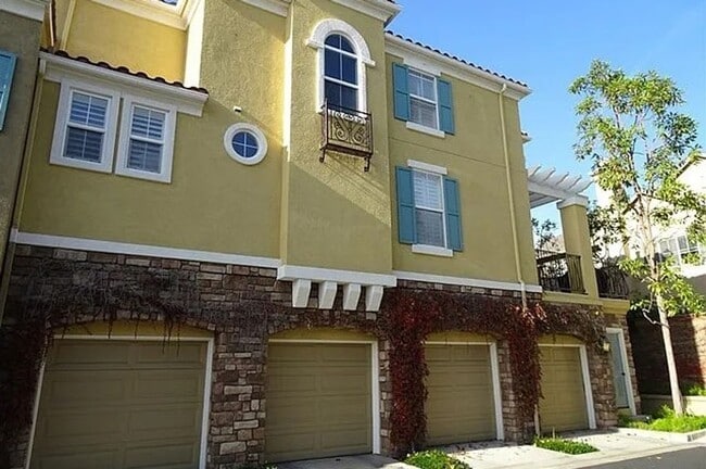 Building Photo - 308 Terra Bella