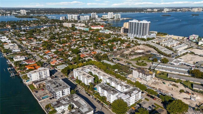 Building Photo - 1801 S Treasure Dr