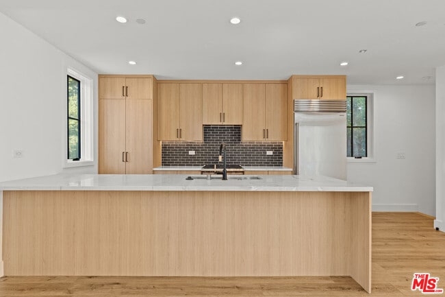 Building Photo - 5539 Tova Rd