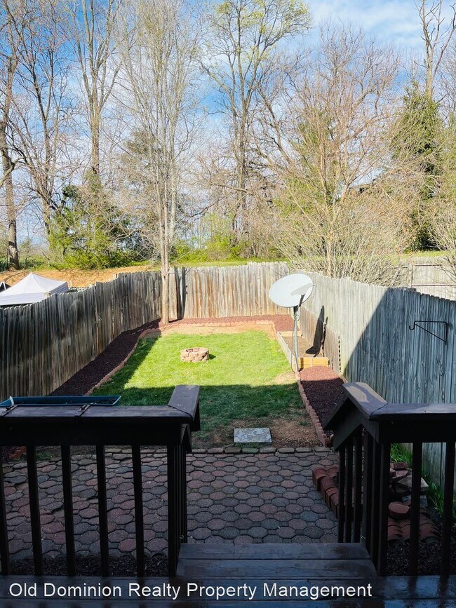 Building Photo - 3 br, 1.5 bath House - 879 Northfield Court