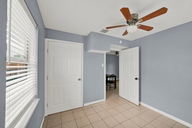 Building Photo - 1009 Witter St