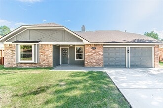 Building Photo - 15707 Amapola Dr