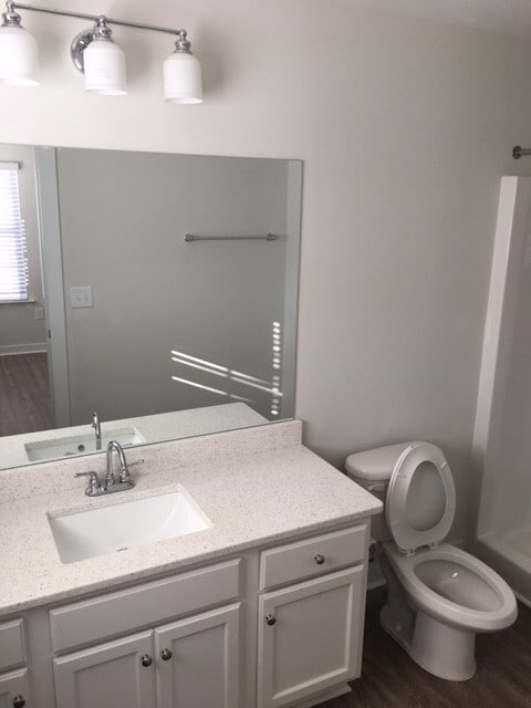 Building Photo - 305 Lorien Way