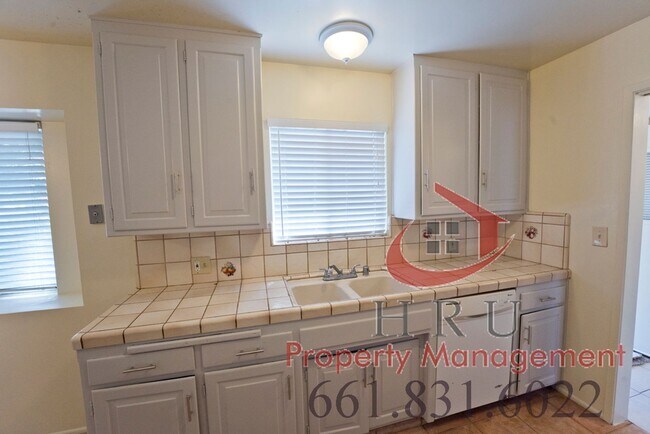 Building Photo - SW Bakersfield 3 bed/2bath
