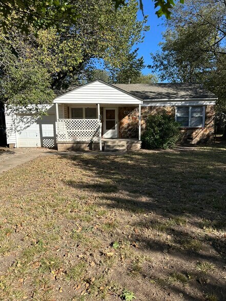 Primary Photo - 409 W Johnson St