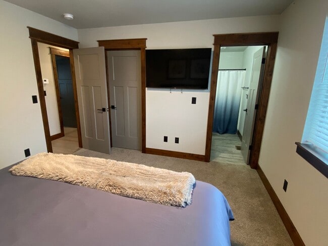 Building Photo - 3 bed/2bath Hamilton home