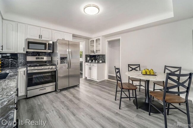 Building Photo - 5972 McMillan St