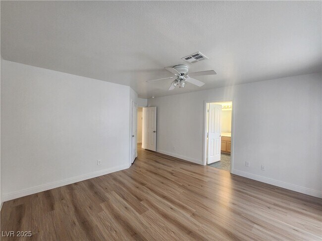 Building Photo - 908 Alta Oaks Dr