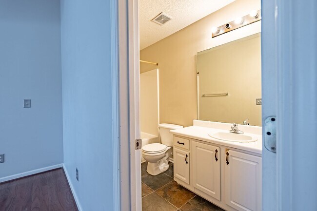 Building Photo - Private 2BR Townhome with Two En-Suite Bathrooms