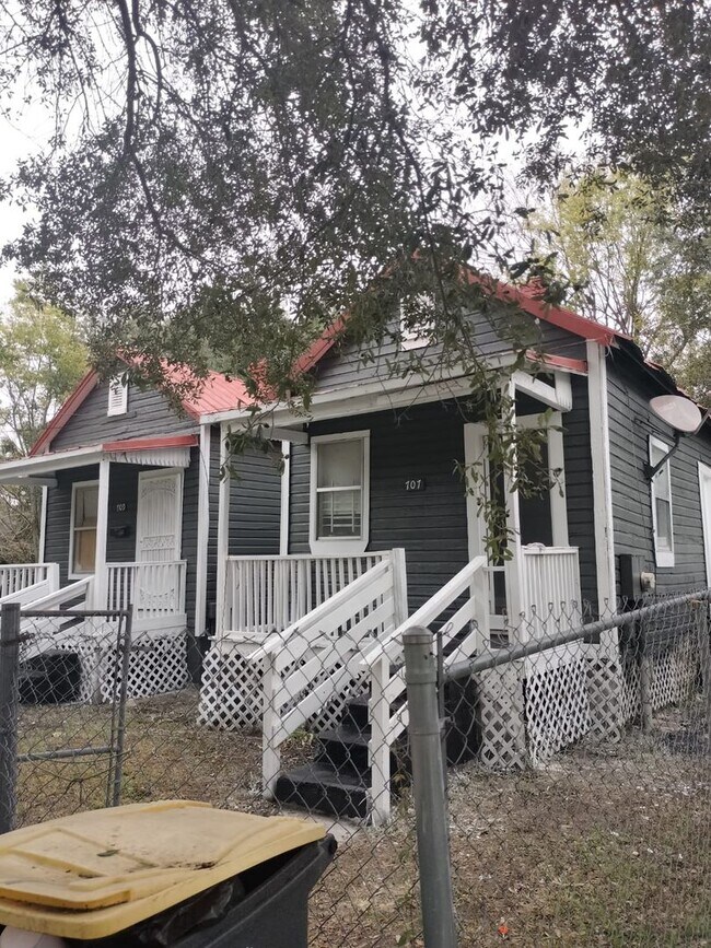 Fully Renovated Single Family House - 1/1... - Fully Renovated  Single Family House - 1/1...