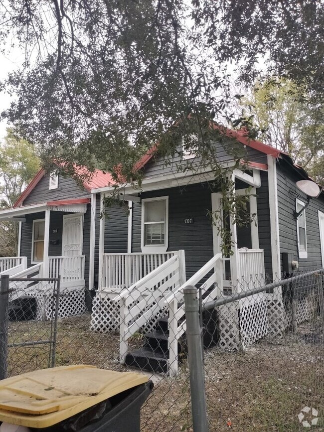 Building Photo - Fully Renovated  Single Family House - 1/1...