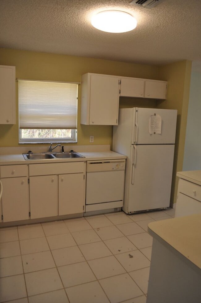 Building Photo - Pine Lakes 3bdrm home on a cul-de-sac!
