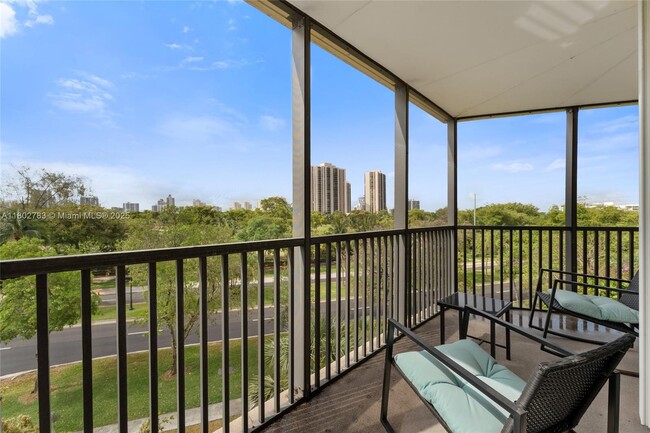 Building Photo - 3301 N Country Club Dr