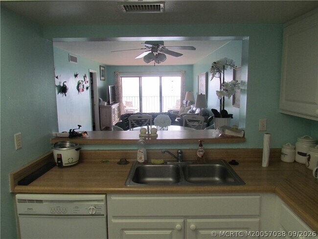 Building Photo - 9400 S Ocean Dr