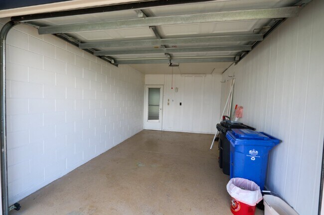 Building Photo - 1204 Harkness Way