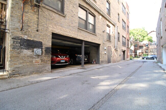 Building Photo - 1517 W Jonquil Terrace