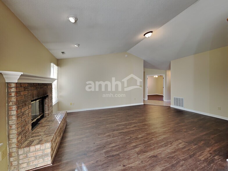 Building Photo - 7457 Kidwell Dr