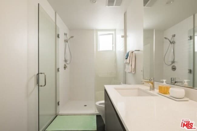 Building Photo - 1038 S Mariposa Ave