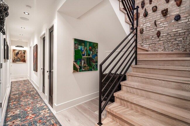 Building Photo - 2041 W Cuyler Ave