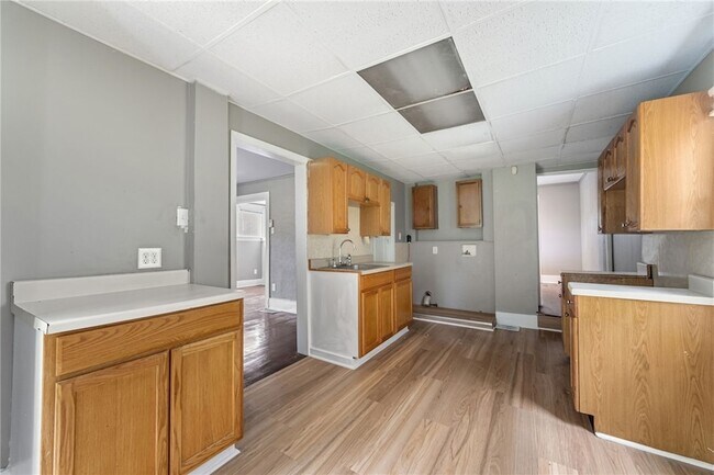 Building Photo - 160 Hazelwood Ave